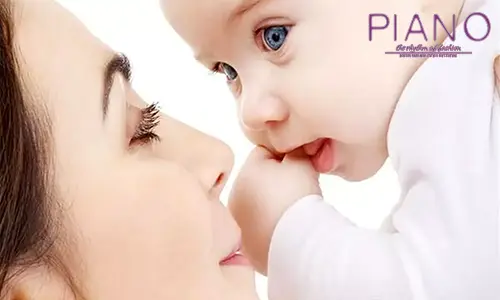 تغذیه نوزاد با شیر مادر