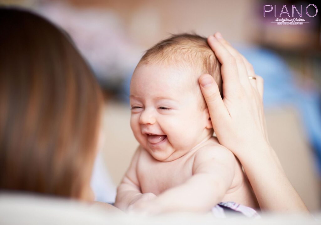 دیدن و لبخند زدن نوزاد نشانه سلامت اوست
